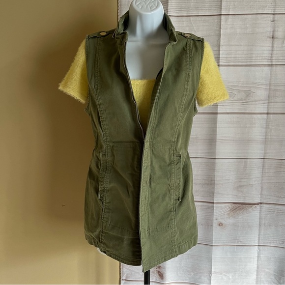 CAbi Explorer Vest Jacket NWOT - Picture 7 of 9